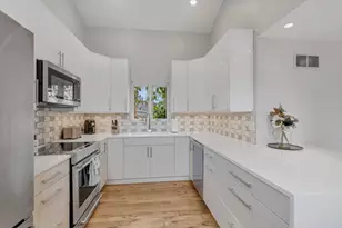 233 W Poplar Ave, Columbus, OH 43215 - Photo 13