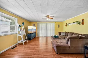 733 W 3rd St, Marysville, OH 43040 - Photo 9