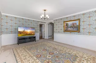 141 Flores Pl, Columbus, OH 43213 - Photo 9