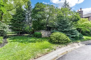 141 Flores Pl, Columbus, OH 43213 - Photo 43