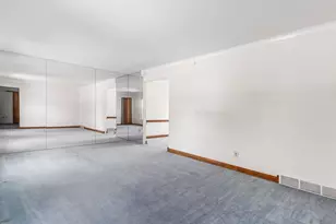 1720 Kenwick Rd, Columbus, OH 43209 - Photo 19
