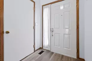 1000 Oak Bay Dr, Galloway, OH 43119 - Photo 5