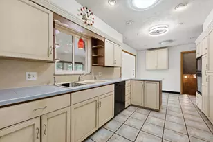 2690 Burnaby Dr, Columbus, OH 43209 - Photo 9