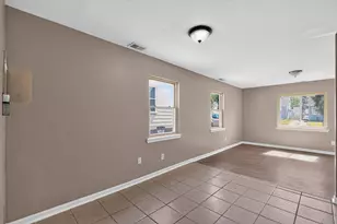 2663 Azelda St, Columbus, OH 43211 - Photo 7