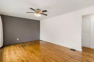 1089 E Dunedin Rd, Columbus, OH 43224 - Photo 7