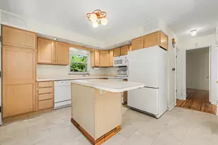 93 N Harding Rd, Columbus, OH 43209 - Photo 17