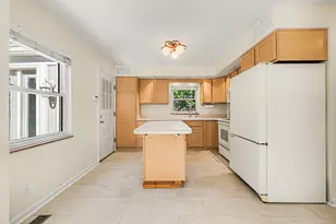 93 N Harding Rd, Columbus, OH 43209 - Photo 13