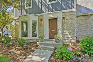 2724 Sherwood Rd, Columbus, OH 43209 - Photo 1