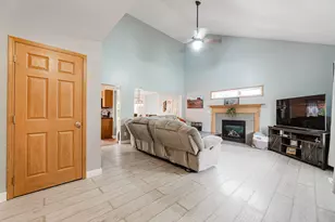 1717 Creekview Dr, Marysville, OH 43040 - Photo 3