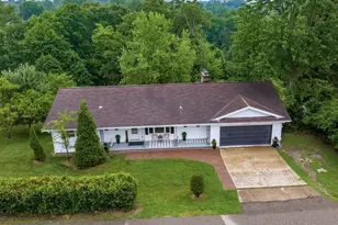 748 Ridgewood Dr, Coshocton, OH 43812 - Photo 5