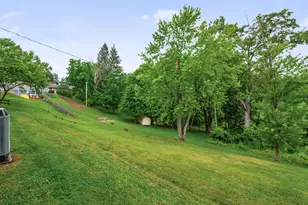 748 Ridgewood Dr, Coshocton, OH 43812 - Photo 33