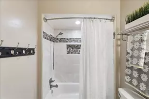 325 E High St, London, OH 43140 - Photo 75