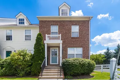 952 Hartford Village Boulevard, Columbus, OH 43228 - Photo 1