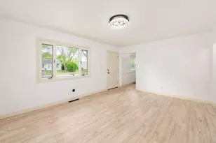 3849 Laguna Dr, Columbus, OH 43232 - Photo 9