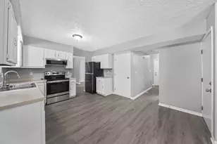 2392 Minerva Park Pl, Columbus, OH 43229 - Photo 9