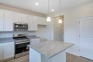 333 Honeysuckle St, South Bloomfield, OH 43103 - Photo 3