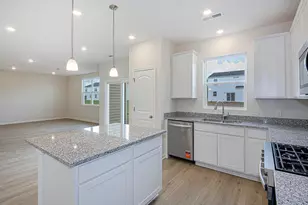 333 Honeysuckle St, South Bloomfield, OH 43103 - Photo 5