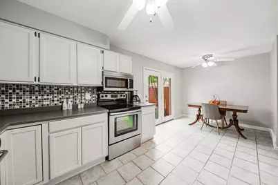 1906 Willoway Circle S, Columbus, OH 43220 - Photo 9