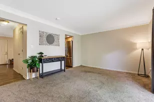 2564 Shore Line Ln, Columbus, OH 43221 - Photo 9
