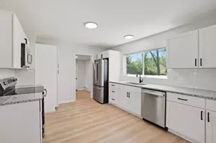 691 Basswood Rd, Columbus, OH 43207 - Photo 9