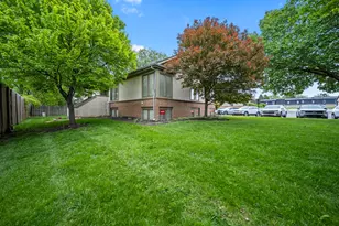 3250 W Henderson Rd, Columbus, OH 43220 - Photo 3