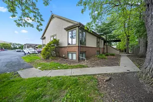 3250 W Henderson Rd, Columbus, OH 43220 - Photo 5
