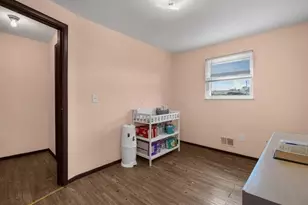 5690 Beechcroft Rd, Columbus, OH 43229 - Photo 9