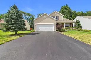 3884 Black Pine Dr, Grove City, OH 43123 - Photo 3