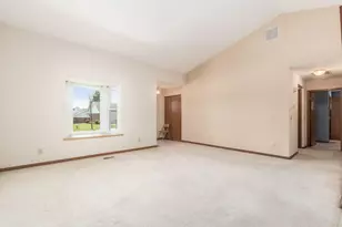 1146 Old Farm Ln, Springfield, OH 45503 - Photo 9