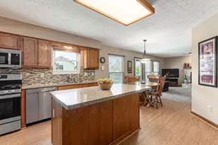 1042 Rousseau Ln, Galloway, OH 43119 - Photo 7