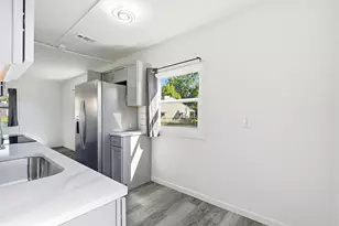 118 S Hampton Rd, Columbus, OH 43213 - Photo 9