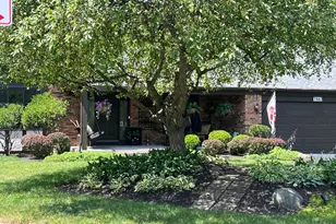 7467 Saunderlane Rd, Columbus, OH 43235 - Photo 41