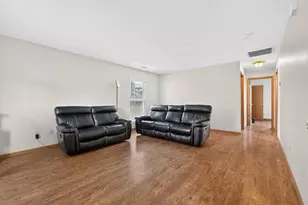 3885 Farm Brook Ln, Columbus, OH 43204 - Photo 9