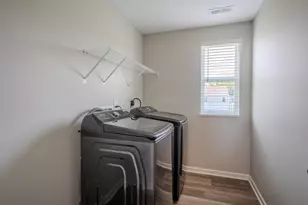 319 Honeysuckle St, Ashville, OH 43103 - Photo 9