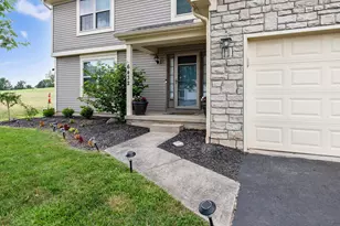 6432 Ashbrook Village Dr, Canal Winchester, OH 43110 - Photo 3