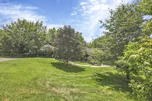 2715 Charing Rd, Upper Arlington, OH 43221 - Photo 3