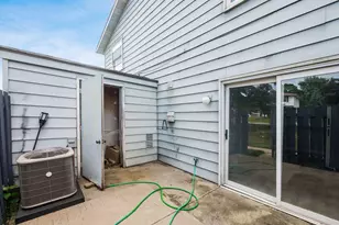 660 Cherry Hollow Rd, Columbus, OH 43228 - Photo 31
