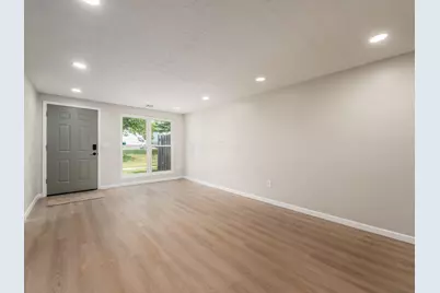 660 Cherry Hollow Road #E, Columbus, OH 43228 - Photo 5