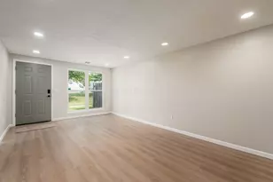 660 Cherry Hollow Rd, Columbus, OH 43228 - Photo 5