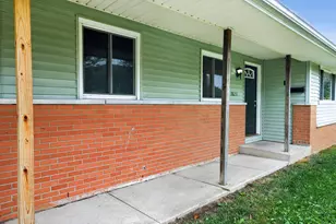 3823 Briggs Rd, Columbus, OH 43228 - Photo 9