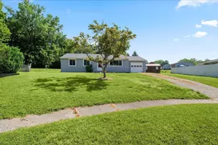 504 Jefferson Ct, Bellefontaine, OH 43311 - Photo 1