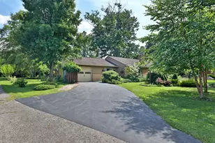 393 Charleston Ave, Columbus, OH 43214 - Photo 1