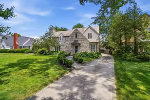 2656 Tremont Rd, Upper Arlington, OH 43221 - Photo 3
