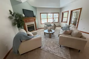 895 Linworth Village Dr, Columbus, OH 43235 - Photo 15