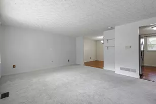 1690 Americana Ct, Columbus, OH 43229 - Photo 9