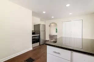 845 Sunbury Rd, Columbus, OH 43219 - Photo 11