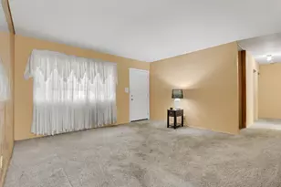 3882 Glenfield Rd, Columbus, OH 43232 - Photo 9