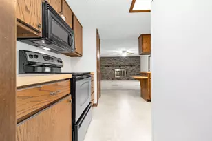 110 N Heatherhill Dr, Bellefontaine, OH 43311 - Photo 9