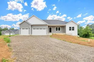 621 Trapp Ln, Hopewell, OH 43746 - Photo 1