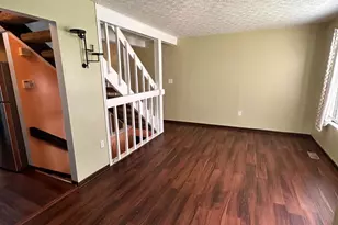 2295 Laurelwood Dr, Columbus, OH 43229 - Photo 3